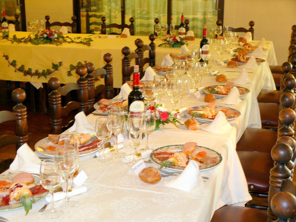 Hotel Restaurante Las Galias Zuera Ngoại thất bức ảnh