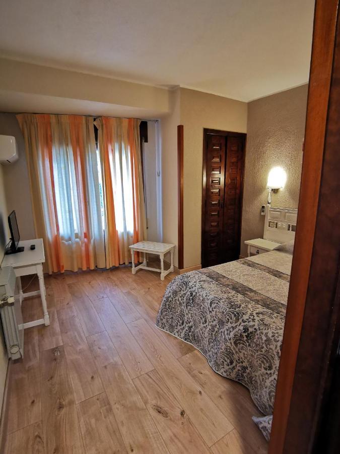 Hotel Restaurante Las Galias Zuera Ngoại thất bức ảnh